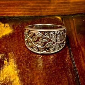 Silver (925) leaf ring with faux diamond chips.